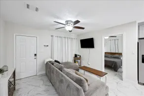 Comfortable 2-Bedroom Rental in Bridge City - Image 5