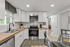 Spacious 4BR Home-Big Yard Huge Driveway - Image 5