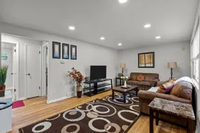 Spacious 4BR Home-Big Yard Huge Driveway - Image 3