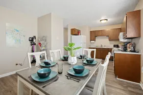 Park Views~Affordable Comfort~Walk to Downtown - Image 4
