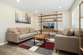 Park Views~Affordable Comfort~Walk to Downtown - Image 3
