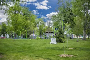 Park Views~Affordable Comfort~Walk to Downtown - Image 5