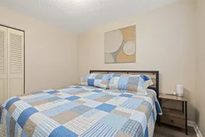 Park Views~Affordable Comfort~Walk to Downtown - Image 2
