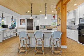 Waterfront 3 Bedroom Home - Image 3