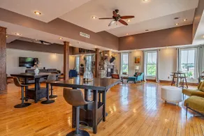 Downtown 2 Story Loft w/6bdrms-walk to everything! - Image 4