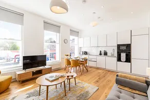 Urban Luxury in the Heart of Chelsea - King Bed! - Image 2