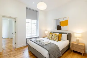 Urban Luxury in the Heart of Chelsea - King Bed! - Image 3