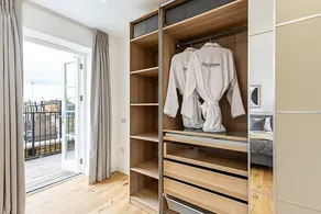 Light Luxury Chelsea Apartment Private Balcony! - Image 5