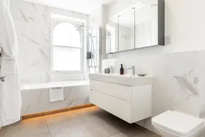 Light Luxury Chelsea Apartment Private Balcony! - Image 4