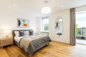 Light Luxury Chelsea Apartment Private Balcony! - Image 3