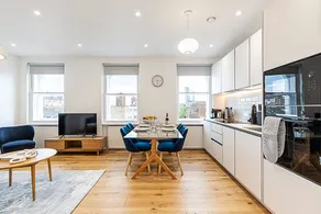 Upscale   Serene Getaway - Prime Chelsea Location! - Image 2