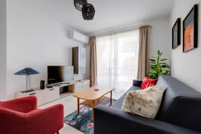 Charming Central Apartment, Your Perfect Getaway - Image 5