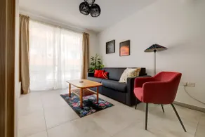 Charming Central Apartment, Your Perfect Getaway - Image 3