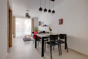 Charming Central Apartment, Your Perfect Getaway - Image 4