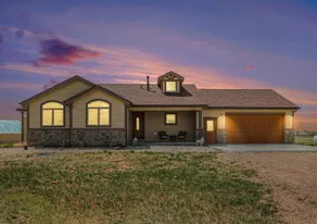 Spacious ranch w/ hot tub & fire pit - Image 2