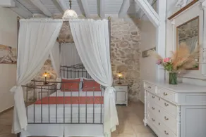 Arhontiko Archanes Eleni Suite - Getaway with Pool - Image 4