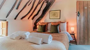 Stunning 4-Bed Thatched Cottage in Oxfordshire! - Image 3