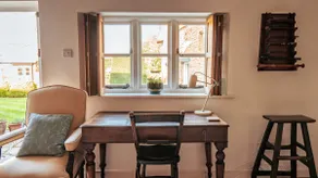 Stunning 4-Bed Thatched Cottage in Oxfordshire! - Image 4