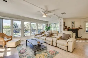 Outdoor Oasis: Canal-front Home in Crystal River - Image 4