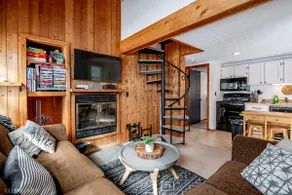 Birdhouse - Deck Views, Fireplace & Resort Perks - Image 3