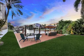 New!Dockside Dream-Heated Salt Pool, Walk to Beach - Image 4