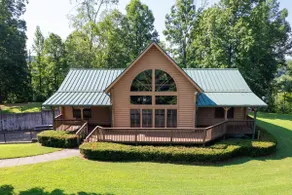 Secluded Nashville Luxury Lodge - Image 2