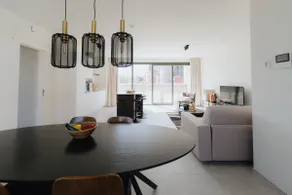 Modern & Light-Filled Apartment for 6 - Image 2