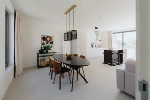 Modern & Light-Filled Apartment for 6 - Image 4
