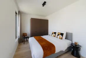 Modern & Light-Filled Apartment for 6 - Image 3