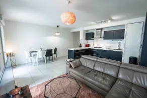 Spacious apartment in Talence - Image 3