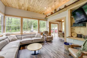 10 Mi to Mtn Resort: Normalville Cabin w/ Balcony! - Image 5