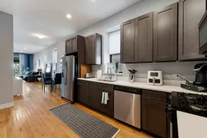 Cozy 2BD Apartment near United Center with Parking - Image 2