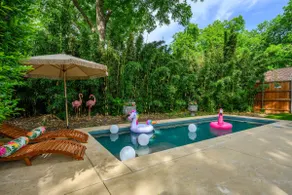 The Lyndzee-Luxury Downtown Haven, Pool, Sleeps 16 - Image 2