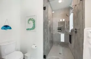 Ocean-Inspired 3B Modern Retreat w Kids Room - Image 3