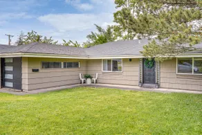 1 Mi to UO Campus - Family Home w/ Pool Table! - Image 5