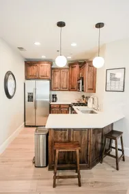Stylish Riverwoods Retreat - Image 3