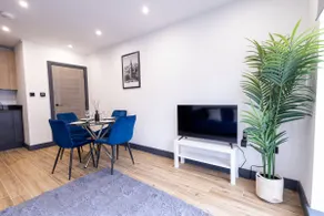 London WD6 2min From Station | Group Stay - Image 3