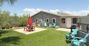 Charming 5BR with Heated Pool, Hot Tub, BBQ and Mountain Views - Image 5