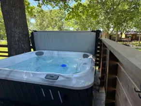 Anchors Away Lodge- Large deck with new hot tub - Image 2