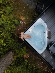 Hunts Hut: spa, river view, generator, 15mi to ski - Image 4