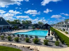 Pool View Home W/Porch Clubhouse Sauna Lake Erie! - Image 4