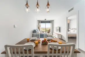 Light and Modern Sea View Apartment - Image 3