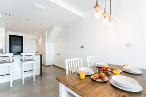Light and Modern Sea View Apartment - Image 4