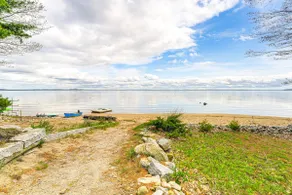 Walk to Sebago Town Beach: Luxe Townhome w/ Grill - Image 3