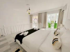 Charming Seafront House | 2 Guests - Image 2