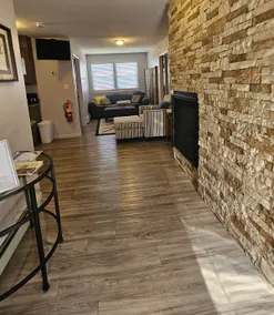 Shoreline Estates - Upper Apartment - Image 5