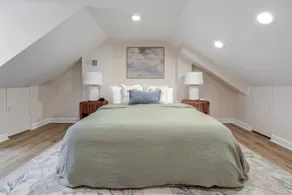 Fenced in Backyard, Walking Distance to Downtown - Image 3