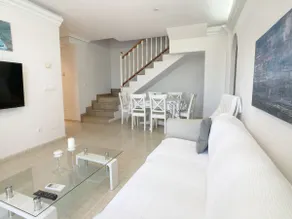 Beautiful 3-bedroom penthouse with views in Tomá - Image 4