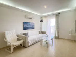Beautiful 3-bedroom penthouse with views in Tomá - Image 2