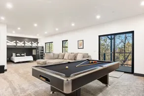 Modern Lodge Near the Ski Slopes, Hot Tub, Games - Image 4